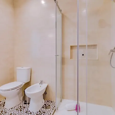 Apartamento Stylish 2 Bedrooms In The Heart Of *